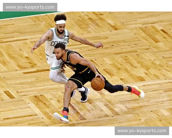 巅峰对垒的静止时刻:骑士vs凯尔特人回放中隐藏的篮球哲学与热血瞬间 巅峰对垒的静止时刻:骑士vs凯尔特人回放中隐藏的篮球哲学与热血瞬间